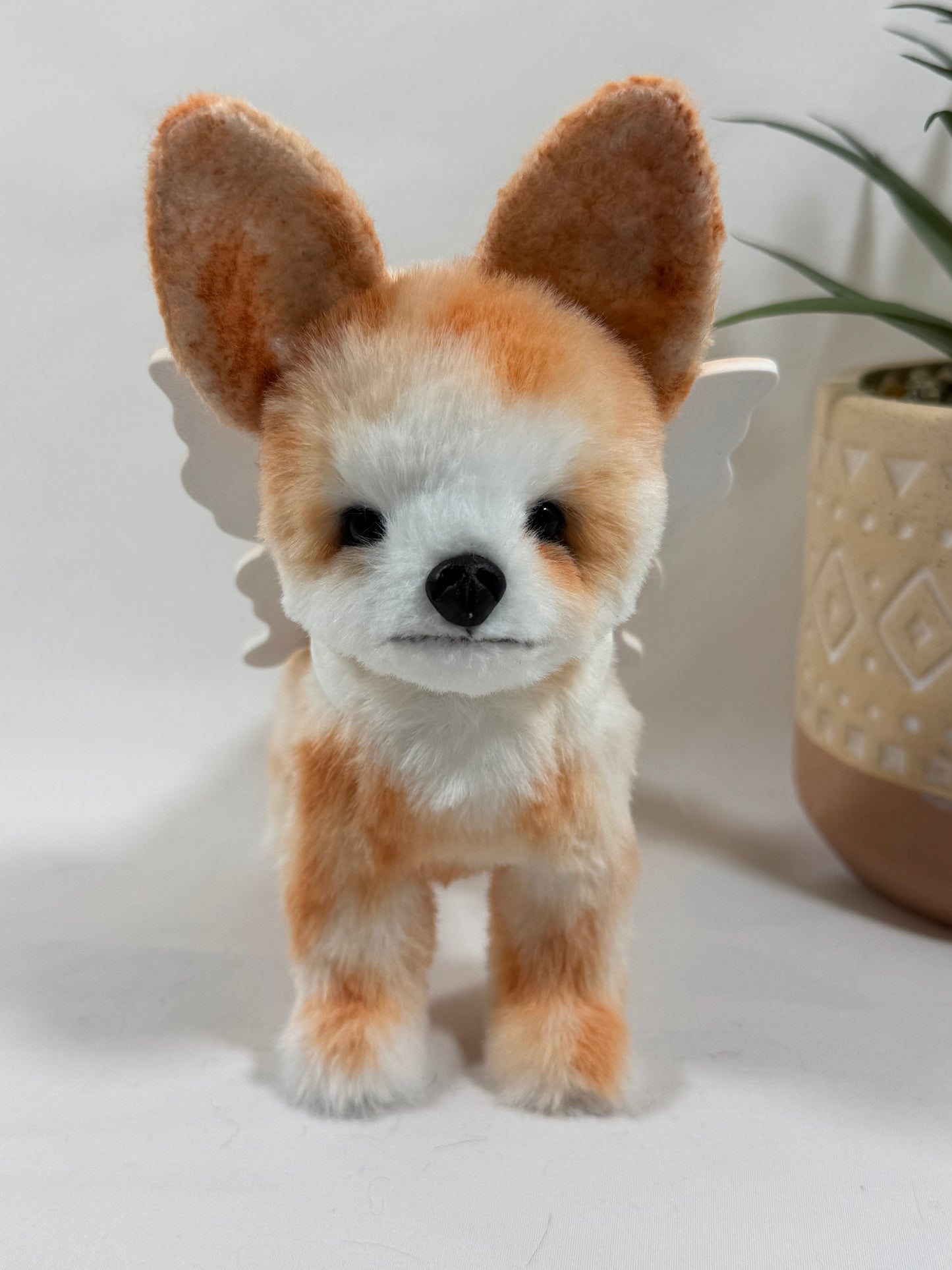 Créature féerique Nouky en fausse fourrure avec squelette métallique fait main