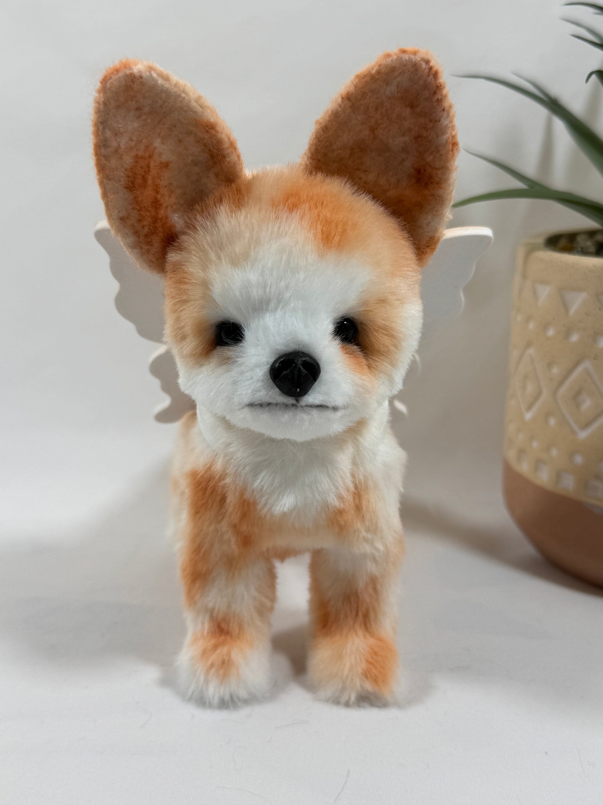 Créature féerique Nouky en fausse fourrure avec squelette métallique fait main