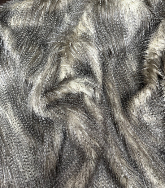 Fausse fourrure grise effet plumes, poils longs 6 à 7 cm, tissu synthétique de qualité premium largeur 156 cm