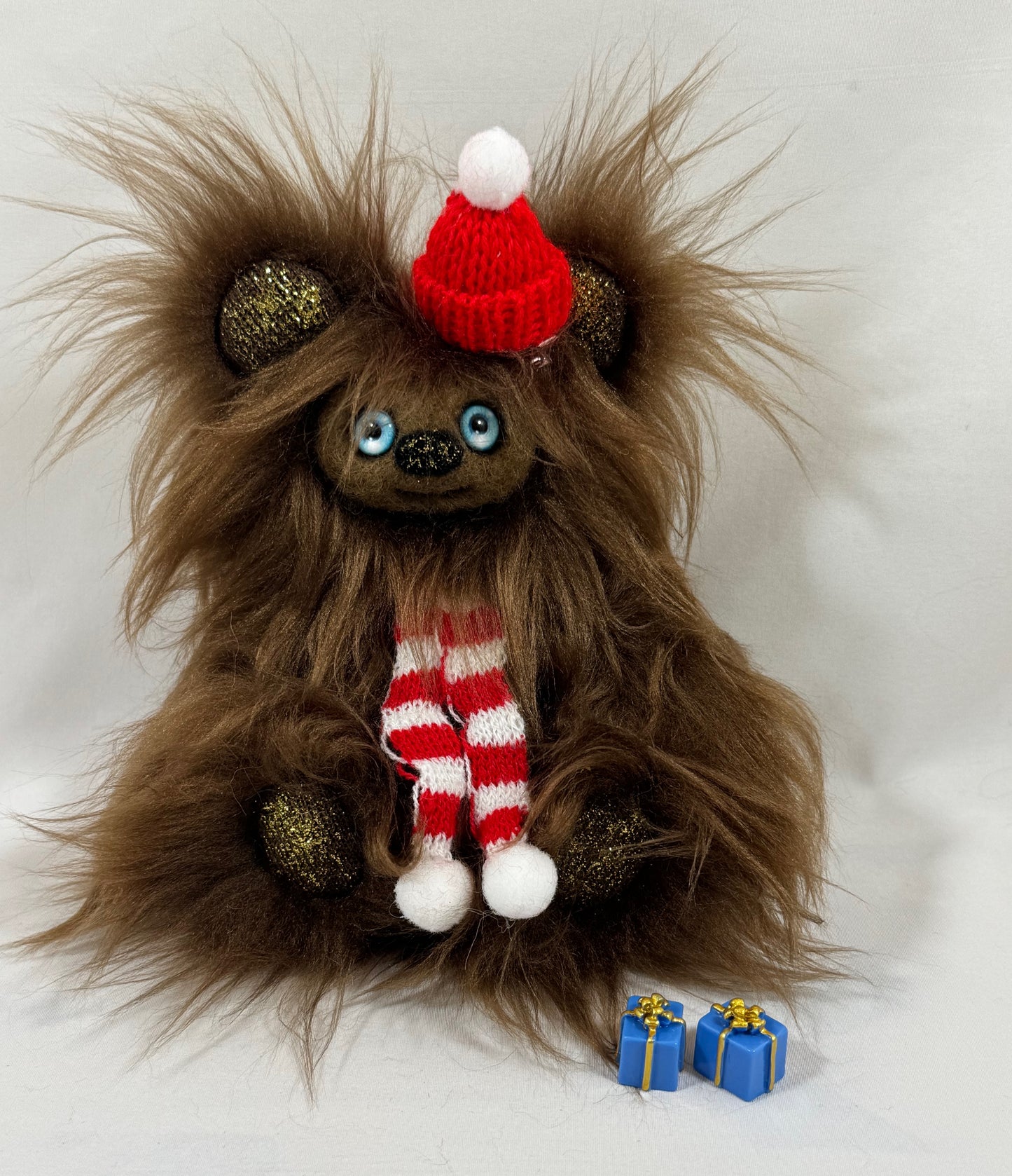 Frimousse de Noël “Twix” – Peluche de collection articulée 16 cm | yeux en verre & visage feutré