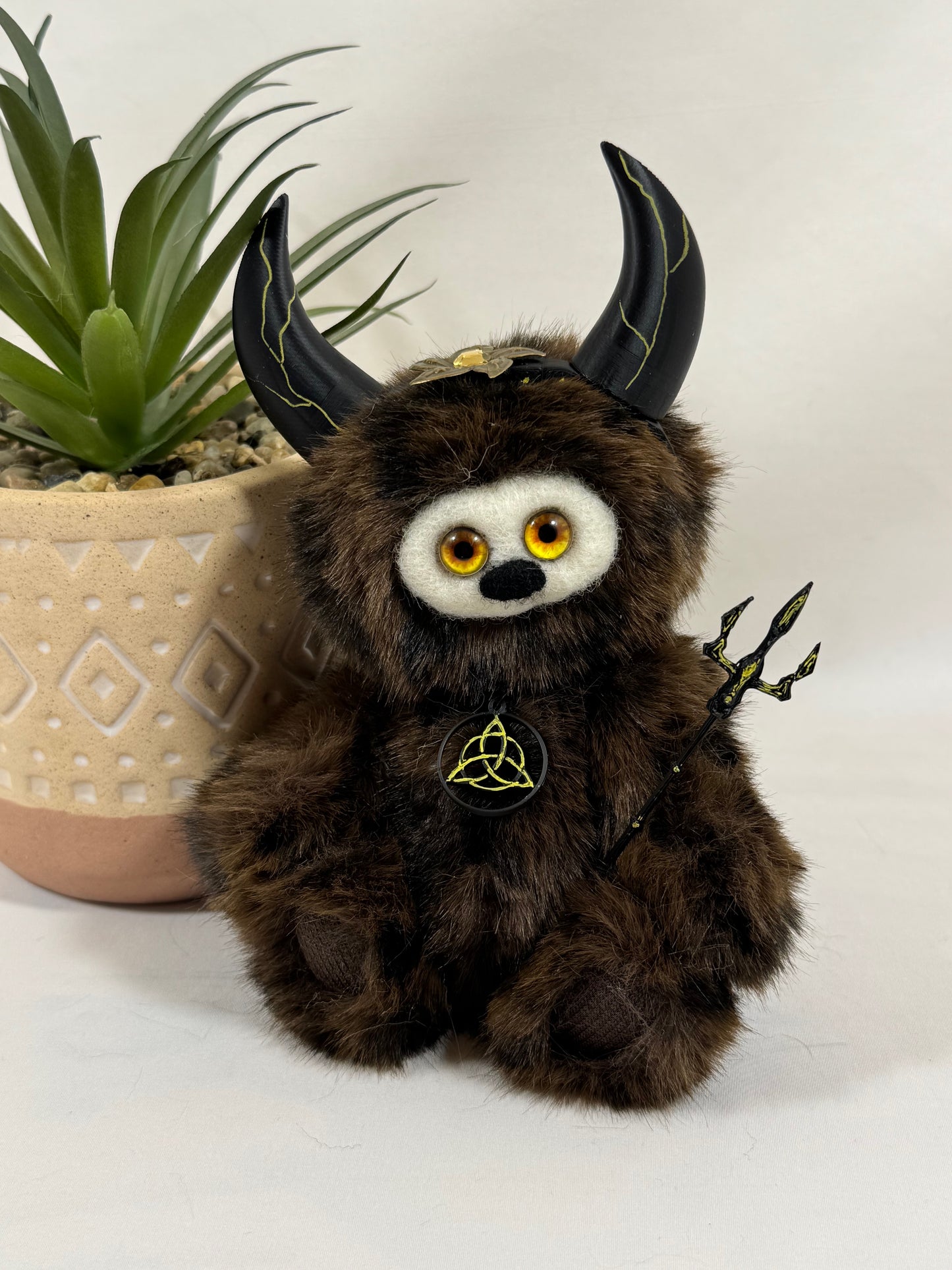 Zorak – Frimousse Démon Articulée 15 cm | Peluche de Collection Artisanale | Cornes Amovibles | Articulation Traditionnelle